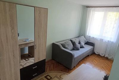 Apartament cu 3 camere decomandat în Exterior Vest