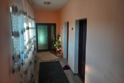 Casă cu 4 camere în Central - 1