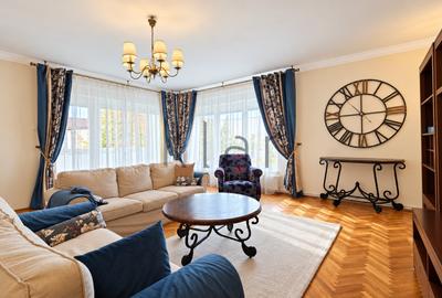 Apartament cu 4 camere decomandat, mobilat în Zorilor