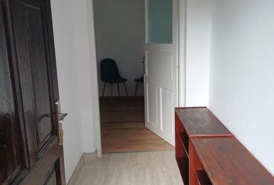 Casă cu 3 camere în Dămăroaia