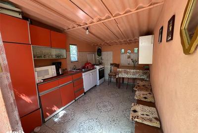Casă cu 2 camere cu Teren 1501 Mp în Central