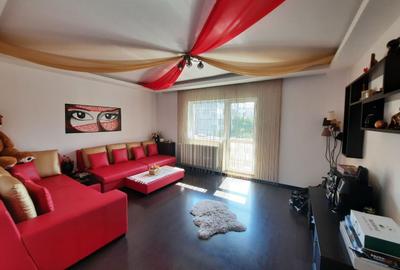 Apartament cu 3 camere decomandat în Mărăței