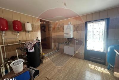 Casă cu 5 camere cu Teren 679 Mp în Central