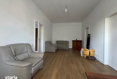 Apartament cu 2 camere semidecomandat, mobilat în Romană