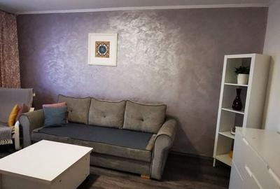 Apartament cu 2 camere decomandat în Tractorul