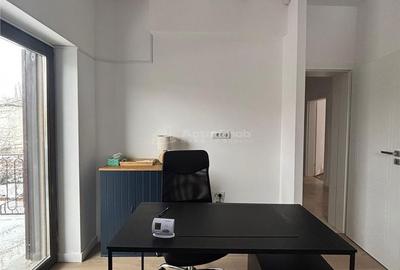 Apartament cu 3 camere, mobilat în Pieptănari