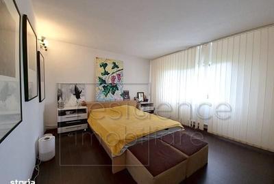 Apartament cu 4 camere decomandat în Plopilor