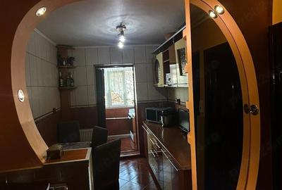 Apartament cu 2 camere decomandat în Broșteni