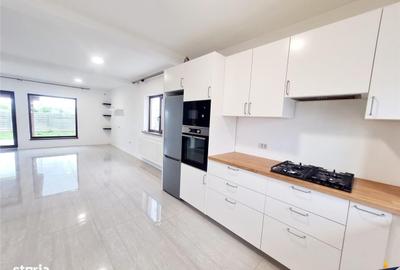 Casă cu 4 camere decomandat cu Teren 250 Mp în Noua - 6