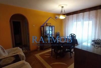 Apartament cu 3 camere semidecomandat în Ultracentral