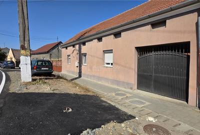 Casă cu 4 camere cu Teren 464 Mp în Central