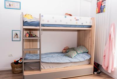 Apartament cu 3 camere decomandat în Km 5 - 32