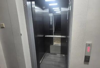 Apartament cu 3 camere decomandat în Exterior Vest