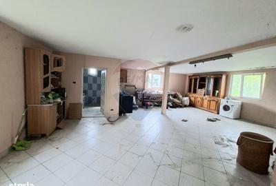 Casă cu 4 camere cu Teren 1088 Mp în Răcăciuni