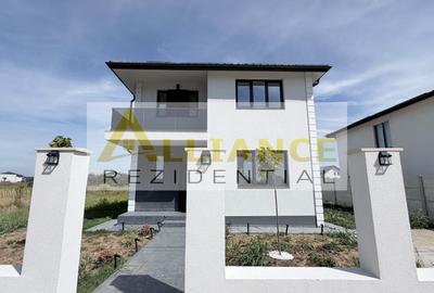 Casă individuală cu 4 camere cu Canalizare în Berceni