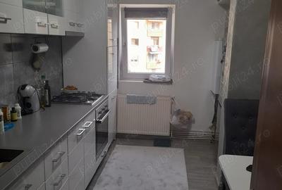 Apartament cu 4 camere decomandat în Central - 2