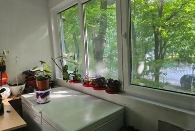 Apartament cu 3 camere semidecomandat în Alexandru Obregia