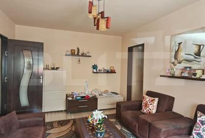 Apartament cu 2 camere semidecomandat, mobilat în Est