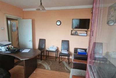 Apartament cu 3 camere semidecomandat, mobilat în Central - 2
