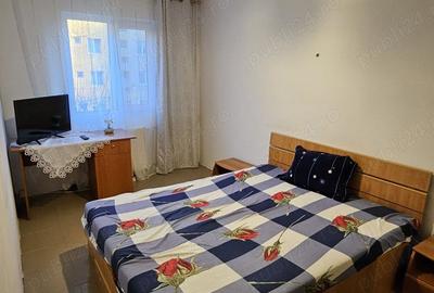 Apartament cu 3 camere semidecomandat în Km 5 - 5