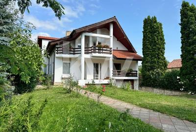 Casă individuală cu 6 camere cu Canalizare în Central - 1