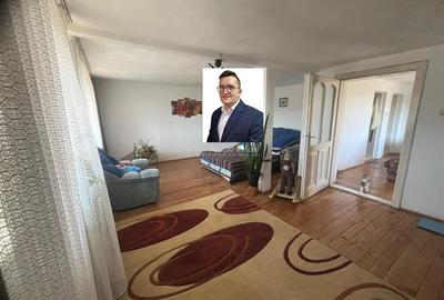 Casă individuală cu 8 camere cu Canalizare în Periferie