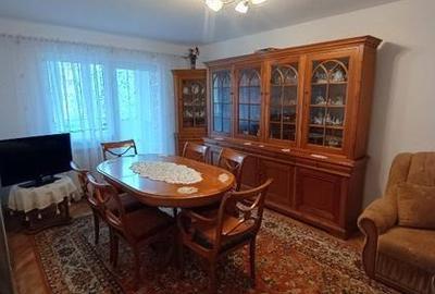 Apartament cu 3 camere decomandat, mobilat în Valea Aurie