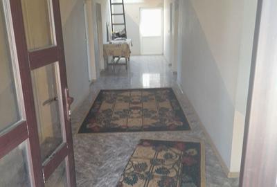 Casă cu 8 camere în Parepa-Rușani - 1