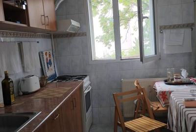 Apartament cu 4 camere în Drumul Taberei