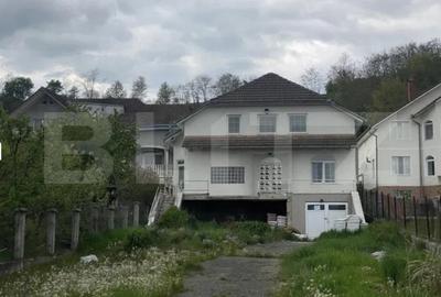 Casă cu 5 camere cu Teren 1000 Mp în Periferie
