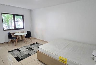 Apartament cu 2 camere decomandat în Galata