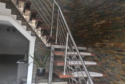 Casă cu Teren 434 Mp în Podgoria
