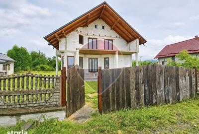 Casă cu 7 camere cu Teren 600 Mp în Marginea