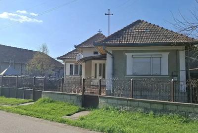 Casă cu 2 camere cu Teren 2236 Mp în Central