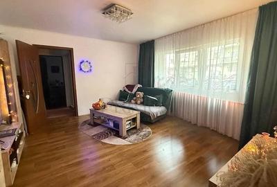 Apartament cu 2 camere semidecomandat în Soarelui