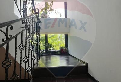 Casă cu 8 camere cu Teren 843 Mp în 1 Decembrie - 1