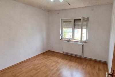 Apartament cu 3 camere semidecomandat în Micălaca - 1