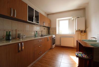Apartament cu 3 camere decomandat, mobilat în Girocului