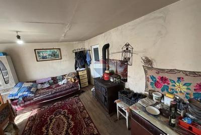 Casă cu 2 camere cu Teren 1500 Mp în Bârgău