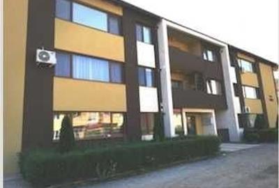 Apartament cu 3 camere semidecomandat în Exterior Vest
