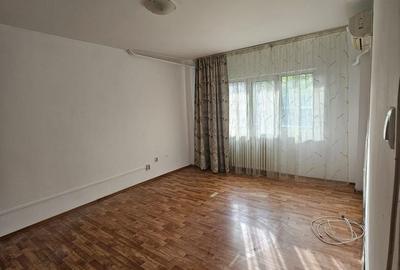 Apartament cu 4 camere decomandat în Republicii - 2