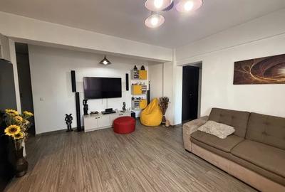 Apartament cu 3 camere semidecomandat, mobilat în Bucium
