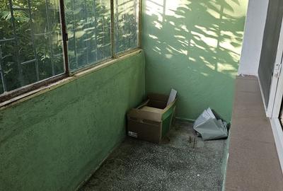 Apartament cu 3 camere semidecomandat în Militari