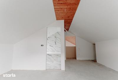 Casă cu 4 camere cu Teren 500 Mp în Sânmihaiu Român