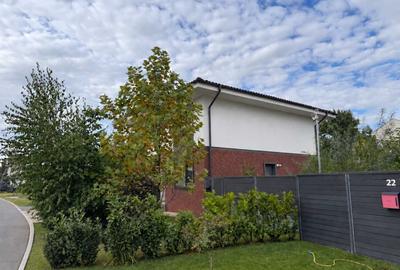 Casă cu 4 camere cu Teren 600 Mp în Corbeanca