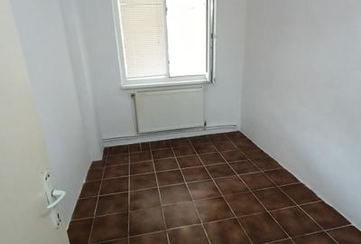 Apartament cu 2 camere decomandat în Vărsătura - 2