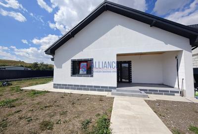 Casă cu 3 camere decomandat cu Teren 411 Mp în Valu lui Traian