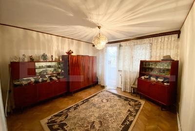 Apartament cu 3 camere decomandat în Independenței