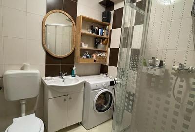 Apartament cu 3 camere în Apărătorii Patriei