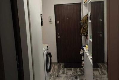 Apartament cu 2 camere semidecomandat în Craiovița Nouă